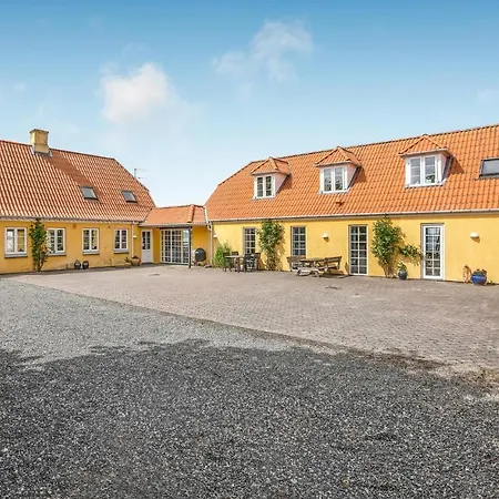 Cozy In With Private Swimming Pool, Be Inside Or Outside Holiday home
