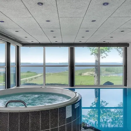 Cozy In With Private Swimming Pool, Be Inside Or Outside
